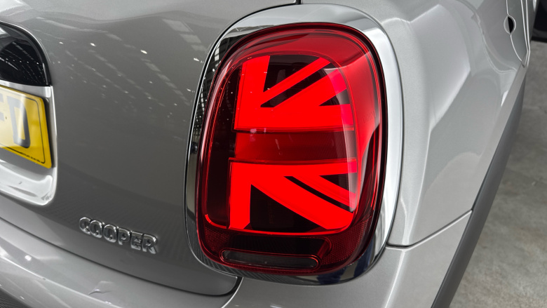 MINI Hatchback 1.5 Cooper Classic Premium 5dr Auto Petrol Hatchback
